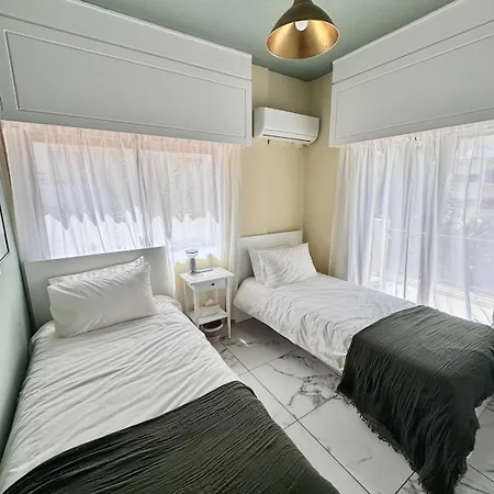 Lighthouse - Mackenzie Apartment *